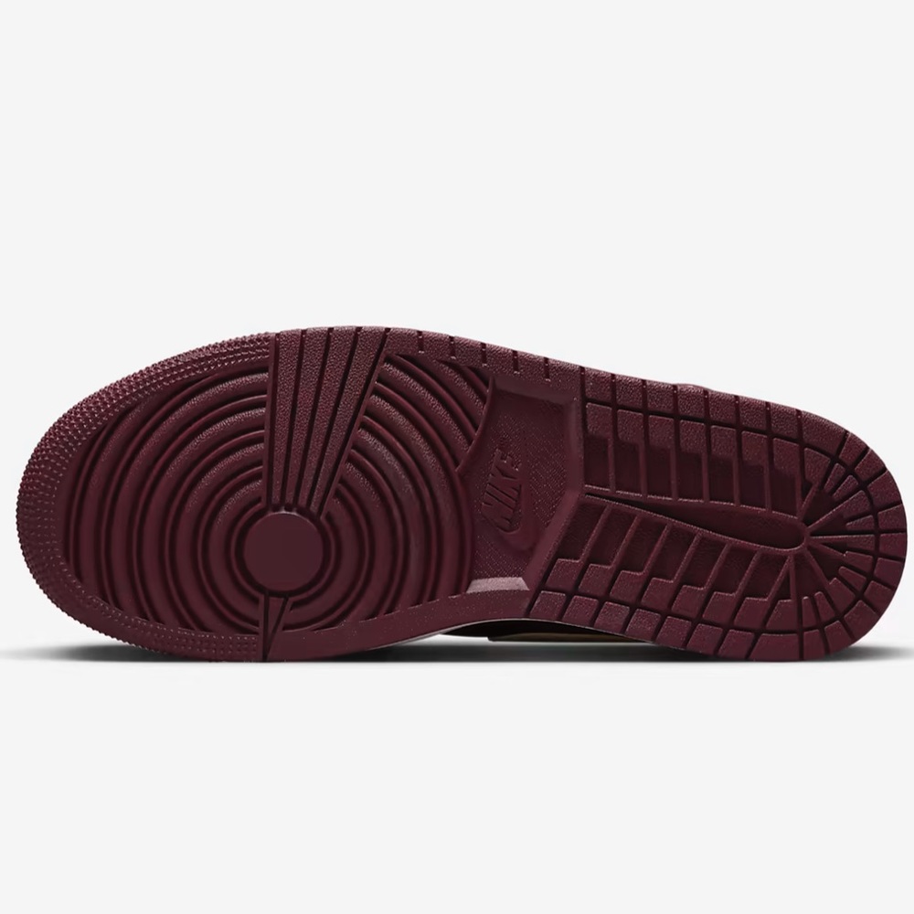 NEW Women’s Air Jordan 1 Mid SE
Shoes - Picture 9 of 17